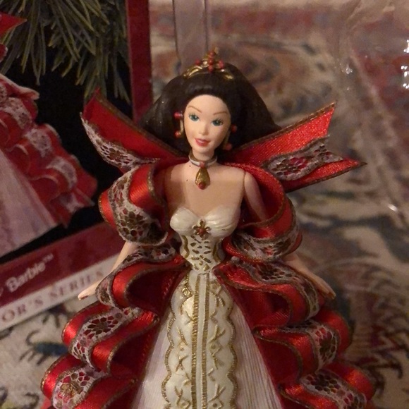 Collectible Hallmark 1997 Holiday BARBIE Fifth in Series of Happy Holiday Dolls - Picture 5 of 15